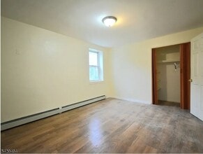 58 Underwood St, Unit B6 in Newark, NJ - Building Photo - Building Photo