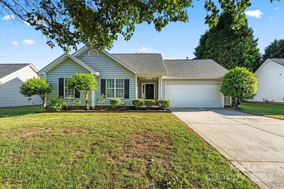 12610 Cumberland Crest Dr in Huntersville, NC - Building Photo