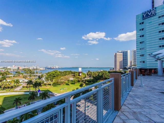 244 Biscayne Blvd, Unit 2309 in Miami, FL - Building Photo