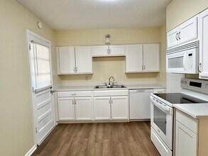 1703 Cornelia Ln in Memphis, TN - Foto de edificio - Building Photo