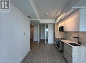 699 Sheppard Ave E in Toronto, ON - Building Photo - Building Photo