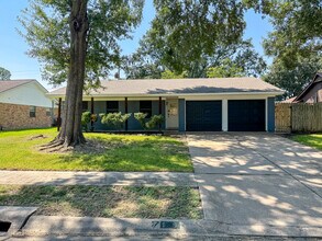 718 Alyse St in Deer Park, TX - Building Photo - Building Photo