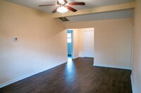 3108 Rey Rd in Baytown, TX - Foto de edificio - Building Photo