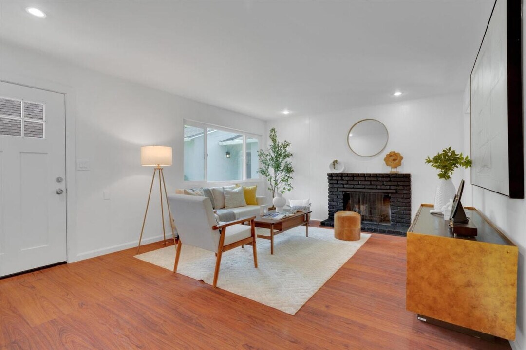 1711 Marshall Ct, Unit A in Los Altos, CA - Building Photo