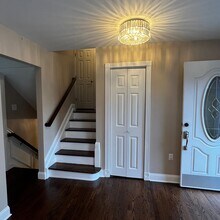 122 Village Cir E in Paramus, NJ - Building Photo - Building Photo