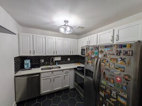 695 Grove Dr in Buffalo Grove, IL - Building Photo - Building Photo