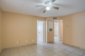 Thunderbird Terrace in Phoenix, AZ - Foto de edificio - Interior Photo