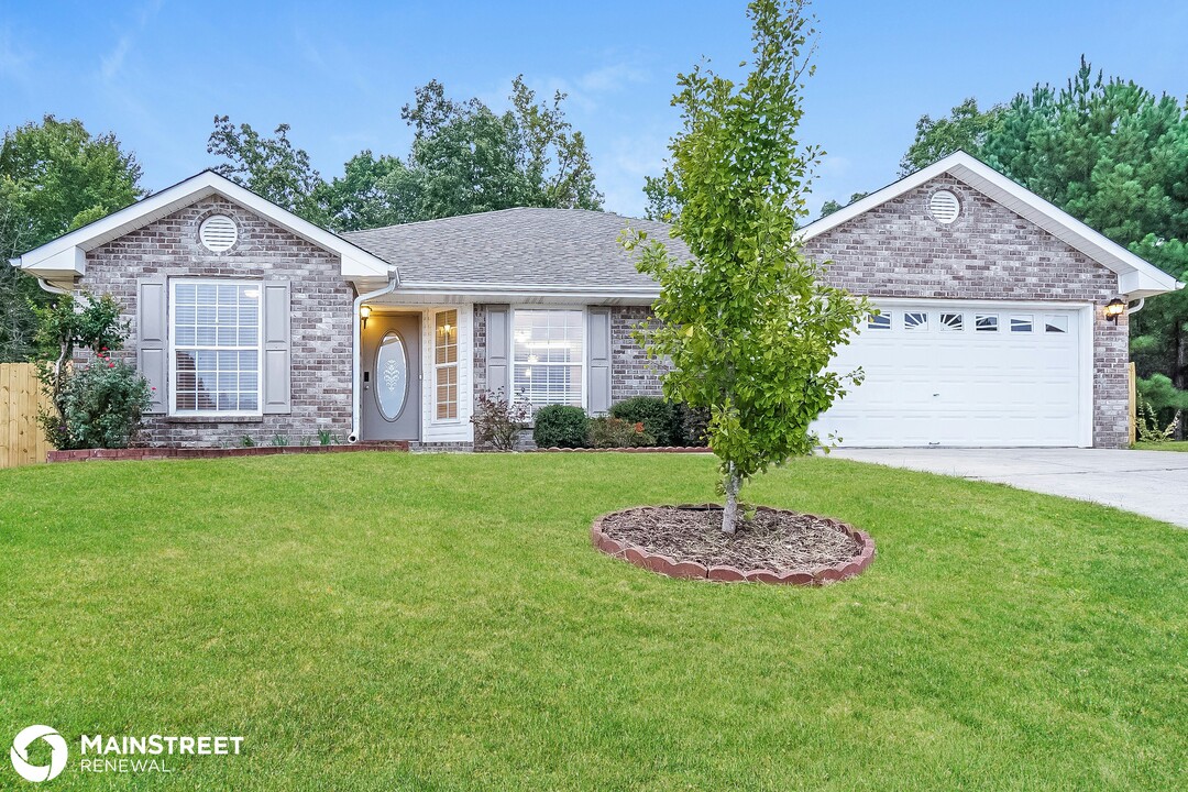 201 Ivy Hills Cir in Calera, AL - Building Photo