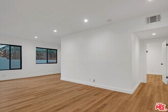 950 Havenhurst Dr in West Hollywood, CA - Building Photo - Building Photo