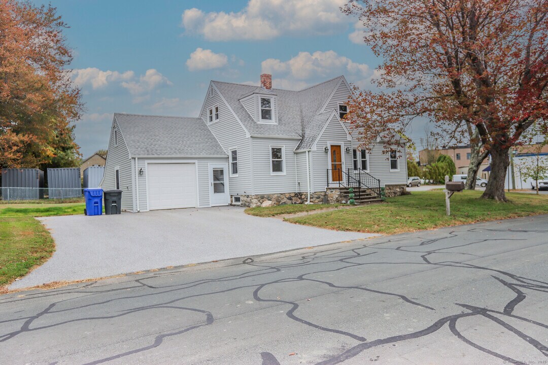 53 Battell St in Torrington, CT - Building Photo