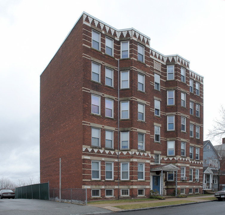 114 Brown Ave in Holyoke, MA - Building Photo