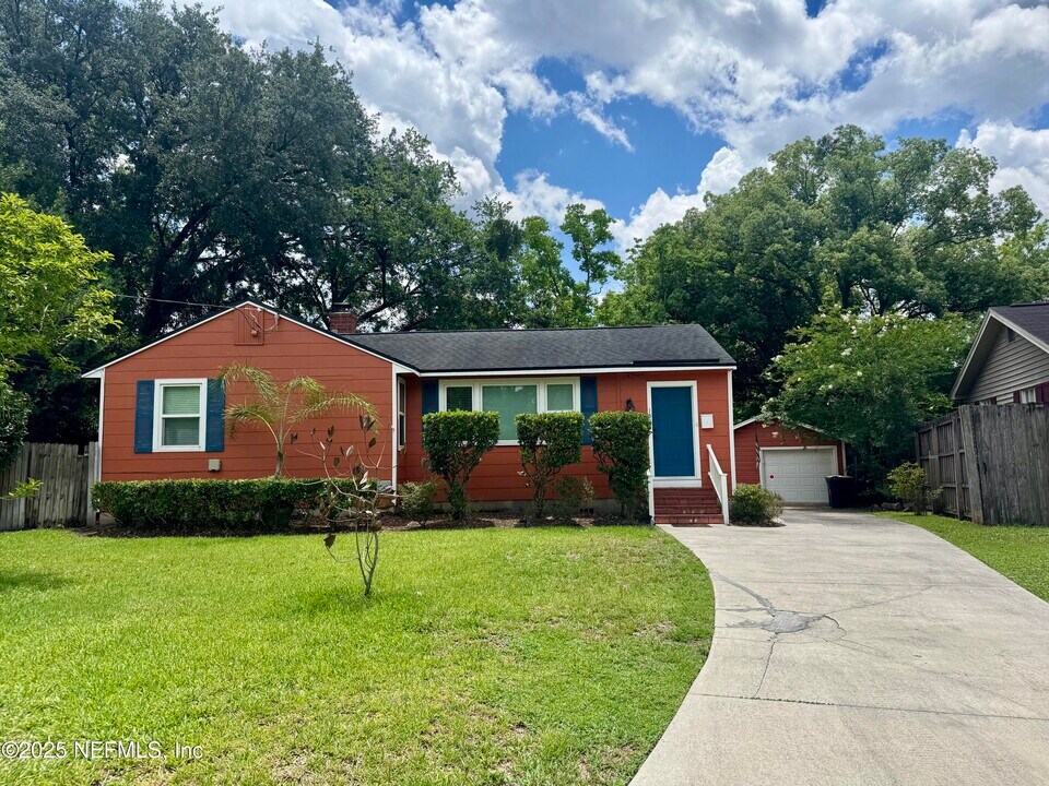 1327 Azalea Dr in Jacksonville, FL - Building Photo