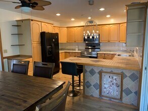 69 Carriage Dr in Naugatuck, CT - Foto de edificio - Building Photo