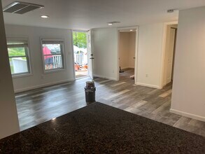 17 Eastbrook Ln in Newton, NJ - Foto de edificio - Building Photo