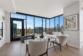1475 N Kingsbury St in Chicago, IL - Building Photo - Building Photo