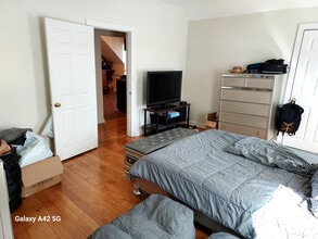 64 Chase Ave, Unit 2 in Webster, MA - Foto de edificio - Building Photo