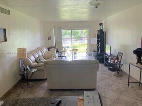 7580 SW 82nd St in Miami, FL - Building Photo - Building Photo