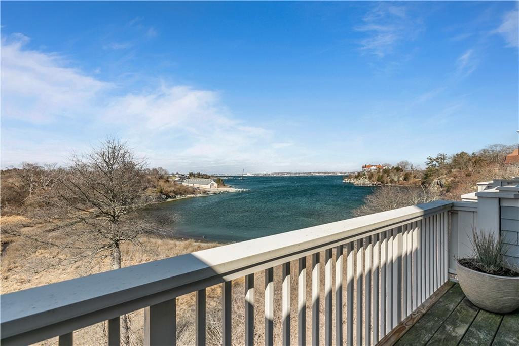 157 Harrison Ave in Newport, RI - Building Photo