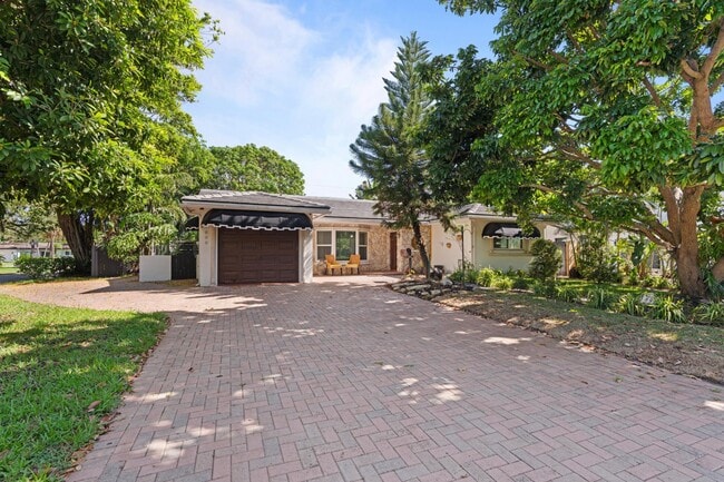 property at 899 NW 6th Dr