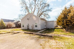 1609 S Gharkey St in Muncie, IN - Building Photo