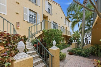 1155 Lake Shore Dr in Lake Park, FL - Building Photo - Building Photo