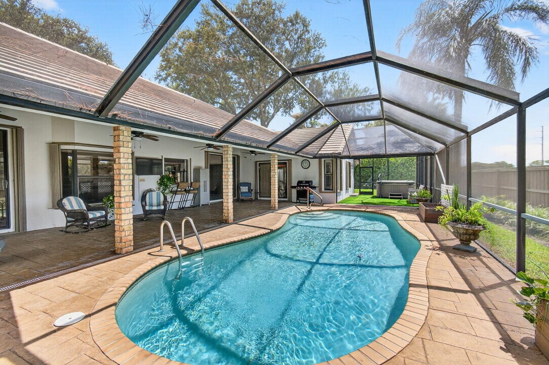 4256 Gleneagles Dr in Boynton Beach, FL - Building Photo