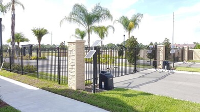 8981 Shine Dr in Kissimmee, FL - Foto de edificio - Building Photo