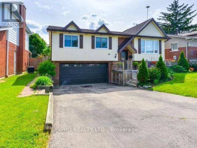 15 Ivybridge Dr in Brampton, ON - Building Photo