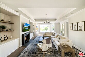 5325 Collingwood Cir in Calabasas, CA - Building Photo - Building Photo