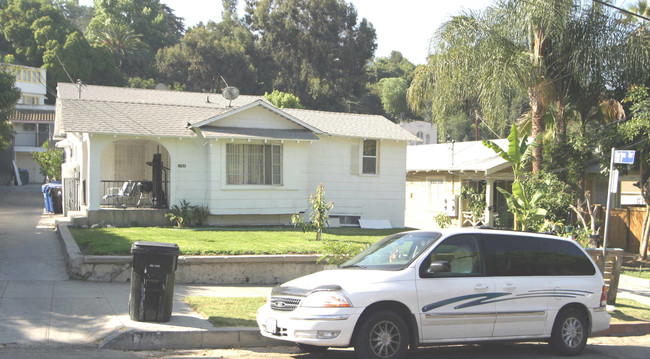 1720 Morton Ave in Los Angeles, CA - Foto de edificio - Building Photo