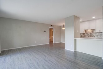 5700 Baltimore Dr in La Mesa, CA - Building Photo - Building Photo
