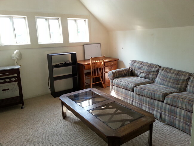 2479 E 124th St, Unit 3rd