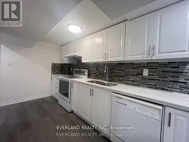 158 Enchanted Hills Crescent in Toronto, ON - Building Photo - Building Photo