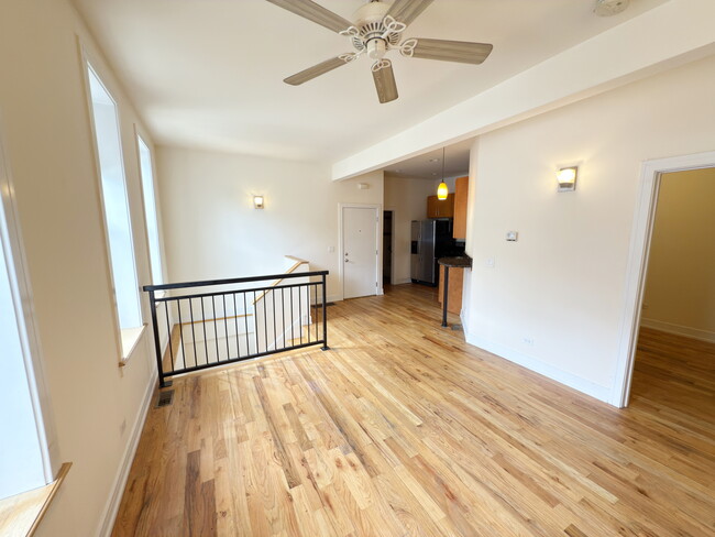 2835 N Damen Ave, Unit 1R in Chicago, IL - Building Photo - Building Photo