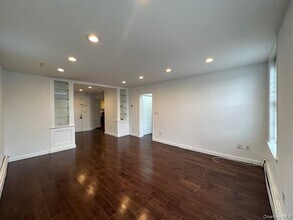 7 Green St in Huntington, NY - Building Photo - Building Photo