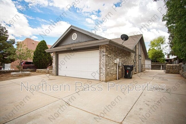13944 Roslyn Dr in Horizon City, TX - Foto de edificio - Building Photo