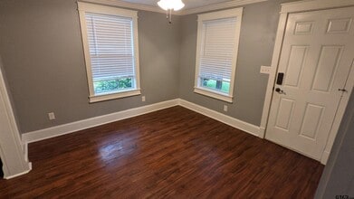 2009 W Shaw St in Tyler, TX - Building Photo - Building Photo