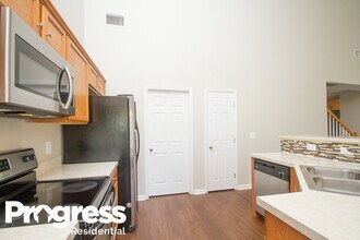 110 Lyndhurst Dr in La Vergne, TN - Foto de edificio - Building Photo