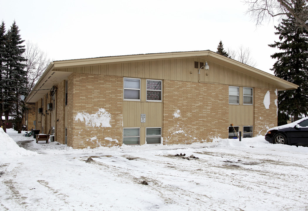 725 32nd Ave N in St. Cloud, MN - Building Photo