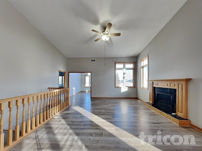 1909 135th Ave NW in Andover, MN - Foto de edificio - Building Photo