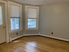 17 Edwards St in Waterville, ME - Foto de edificio - Building Photo