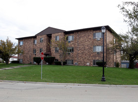 105 Surrey Dr Apartments