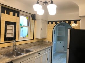 1069 S Crescent Heights Blvd in Los Angeles, CA - Building Photo - Building Photo