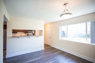 Tysons Glen Apartments and Townhomes in Falls Church, VA - Foto de edificio - Interior Photo