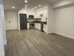 16030 Sherman Way in Los Angeles, CA - Building Photo - Building Photo