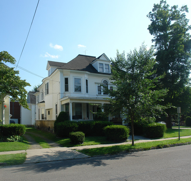 26 Walnut St in Oneonta, NY - Foto de edificio - Building Photo