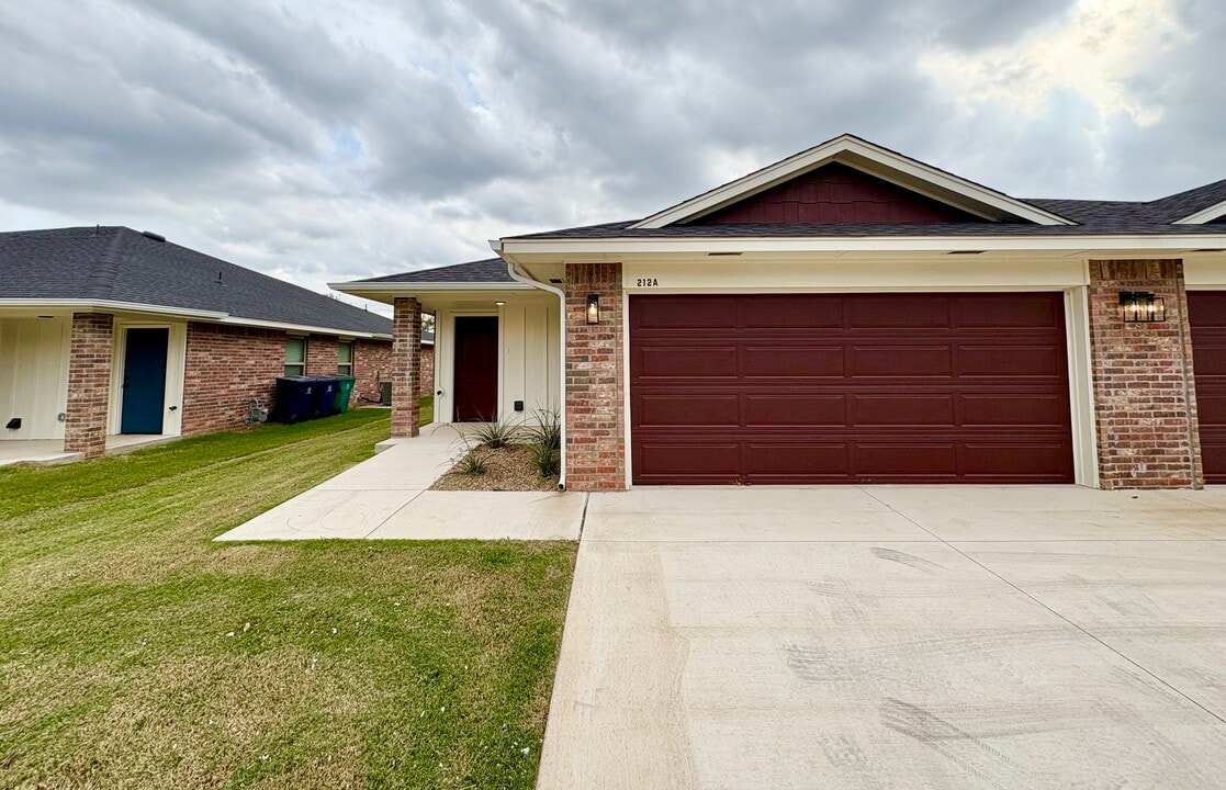 212 NW 122nd St in Oklahoma City, OK - Building Photo
