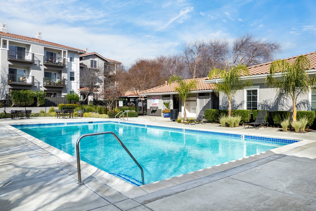 Cornerstone Apartments in San Ramon, CA - Foto de edificio