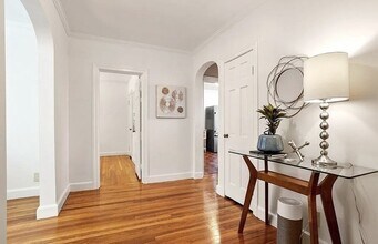 60 Sutherland Rd, Unit #1 in Boston, MA - Building Photo - Building Photo