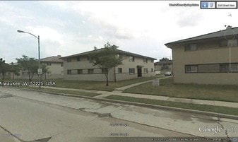9235-9415 W Silver Spring Dr in Milwaukee, WI - Building Photo
